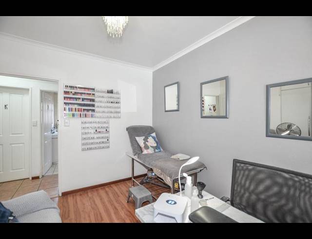 6 BEDROOM HOUSE FOR SALE IN DE TIJGER